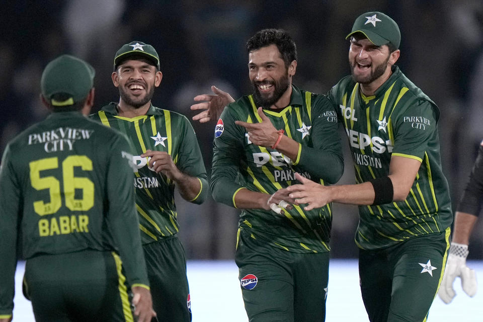 Pakistan's Mohammad Amir, second right, celebrates with teammates after taking the wicket of New Zealand's Tim Robinson during the second T20 international cricket match between Pakistan and New Zealand, in Rawalpindi, Pakistan, Saturday, April 20, 2024. (AP Photo/Anjum Naveed)