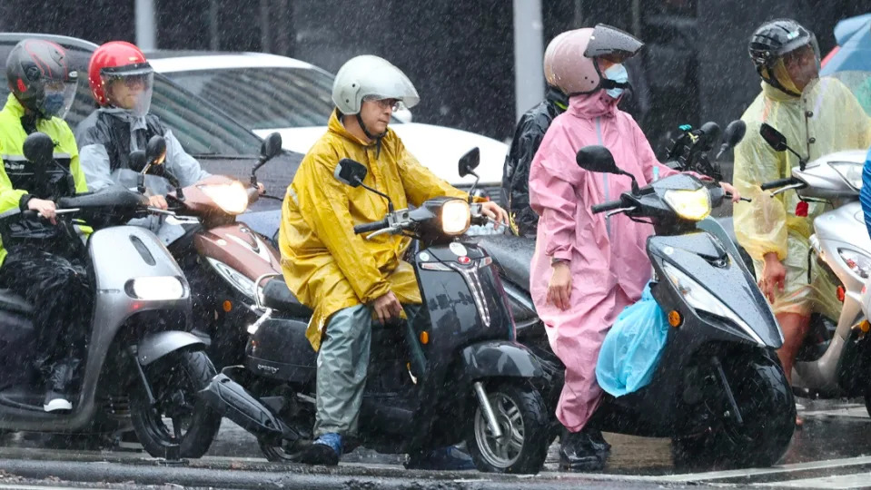 今日全台皆有雨勢發生機率，尤其午後降雨明顯。資料照片，廖瑞祥攝