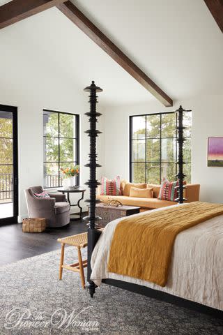 <p>Buff Strickland/The Pioneer Woman Magazine</p> Ree Drummond's main bedroom