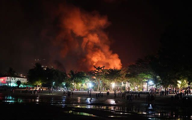 A fire erupted on the popular Thailand resort island of Phi Phi, resulting in a mass evacuation. Source: Fabian Engelmayer/Twitter