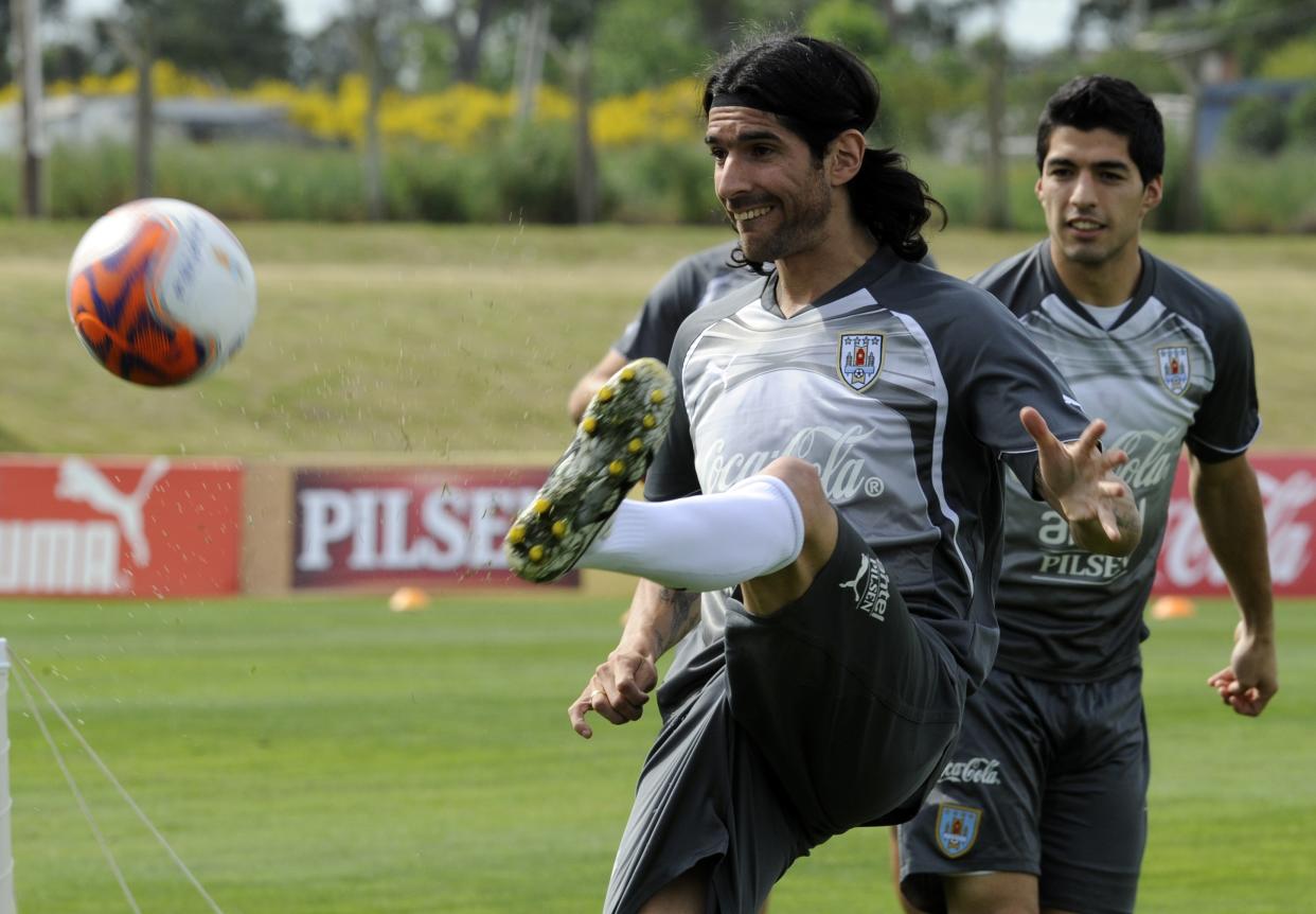 Uruguay's national football team players Sergio Abreu (L) and Luis Suarez take part in a training session at the Uruguay Celeste complex, 27 Km east of Montevideo on November 7, 2011. Uruguay will play their third Brazil 2014 World Cup South American qualifier match on November 11 against Chile.  AFP PHOTO / Daniel CASELLI (Photo credit should read DANIEL CASELLI/AFP/Getty Images)