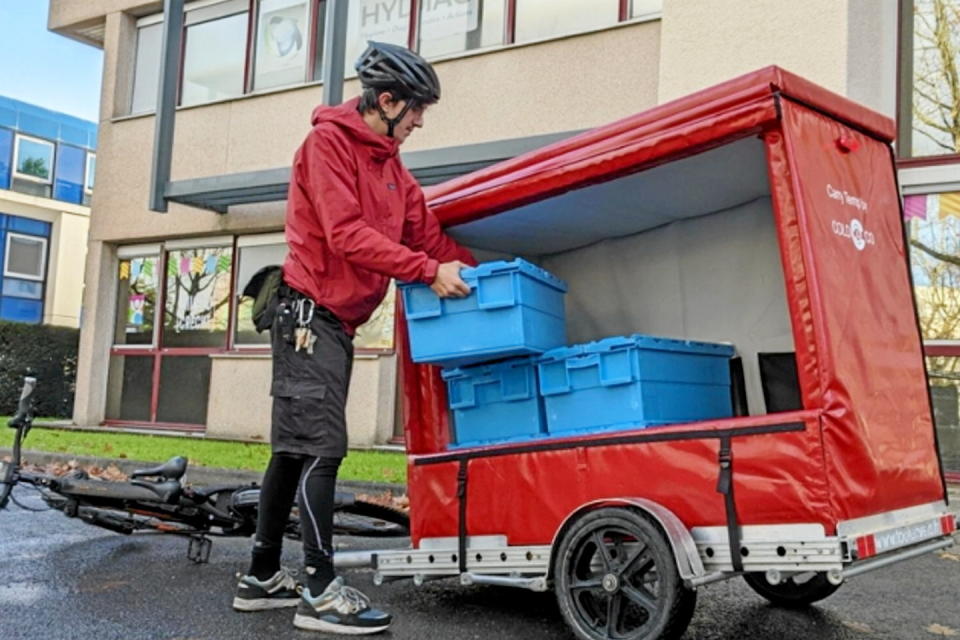 Pour transporter, en France, tout ce qui peut l’être à la force des mollets, il faudrait 110 000 équivalents temps plein.  - Credit:Sarah/Tout en vélo