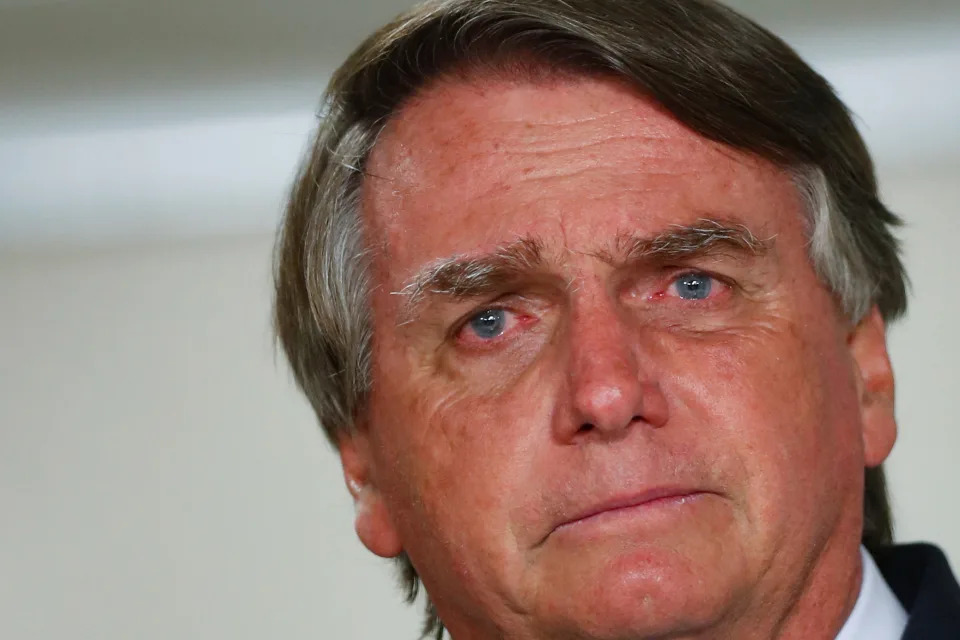 Somente tr&#xea;s ministros se despediram de Bolsonaro na Base A&#xe9;rea de Bras&#xed;lia