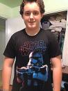 <p>Auch ein Siebtklässler in Texas wurde nach Hause geschickt, weil er ein Star-Wars-T-Shirt trug. Auf diesem war ein Stormtrooper mit einer Blasterpistole zu sehen. Anscheinend hatte der Lehrer wohl etwas gegen Star Wars.<br></p><p>(Bild: Facebook)<br></p>
