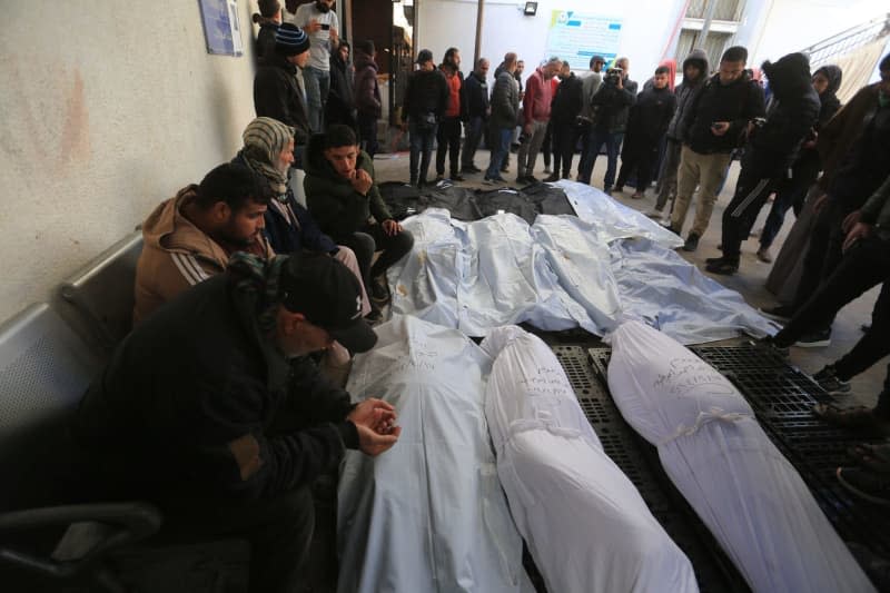 People grief near the dead bodies of Palestinians, killed in Israeli bombardment on lands housing displaced persons, in Al-Najjar hospital. Mohammed Talatene/dpa