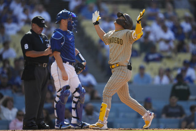 J.D. Martinez, Julio Urías help rolling Dodgers beat Padres - Los