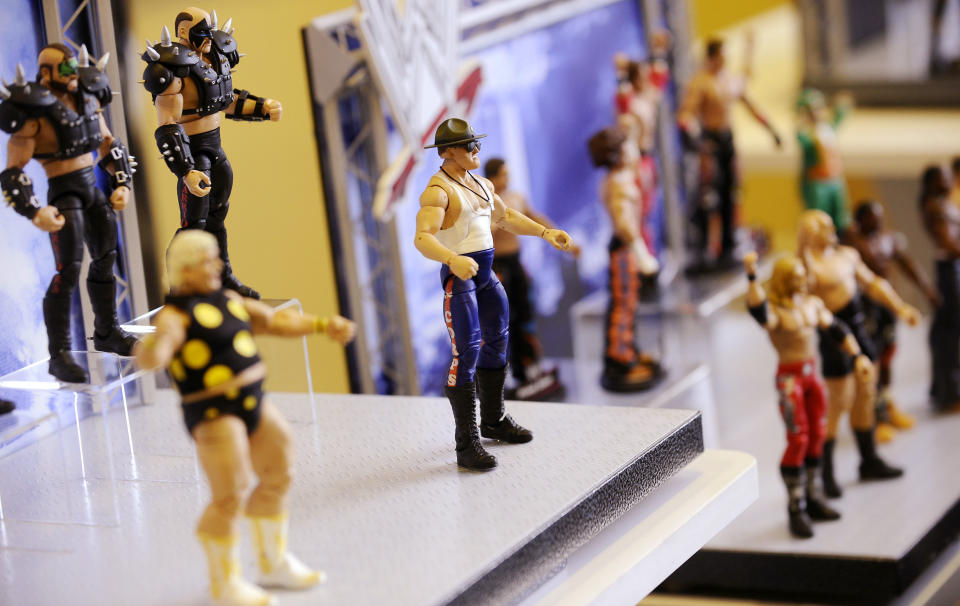 WWE también lanzó juguetes del Sargento Slaughter, bajo el sello de Mattel. (REUTERS/Jeff Zelevansky)