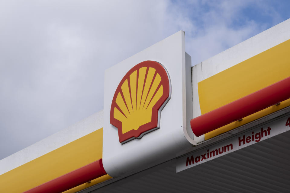 Shell ups CO2 reduction targets as profits fall below $4.1bn 