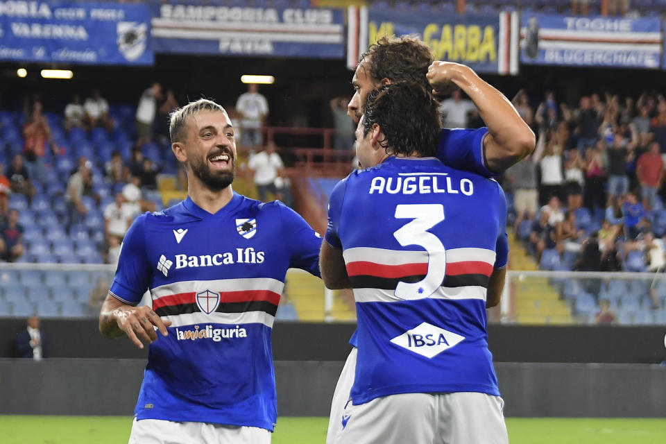 Manolo Gabbiadini de la Sampdoria celebra tras anotar el gol del empate de su equipo ante la Lazio en el encuentro de la Serie A el miércoles 31 de agosto del 2022. (Tano Pecoraro/LaPresse via AP)