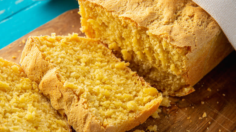 sliced cornbread