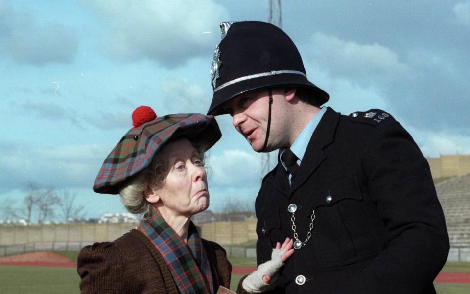 Gudrun Ure as Super Gran with Terry Joyce as PC Rupert Leekie in a 1985 episode