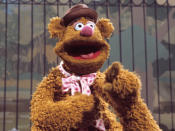 <p>Dieser Bär ist ein wahrer Entertainer: ‘Fozzie’ aus “The Muppets” ist ein Stand-up-Comedian, der für einen Lacher alles tun würde. Damit hat er natürlich einen Platz in der Liste der Lieblingsteddys verdient. (Bild-Copyright: ITV/REX/Shutterstock) </p>