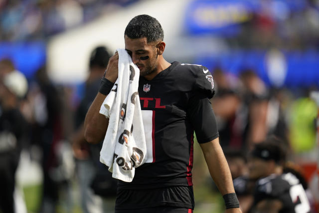 Mariota doing just enough to keep Falcons in first place