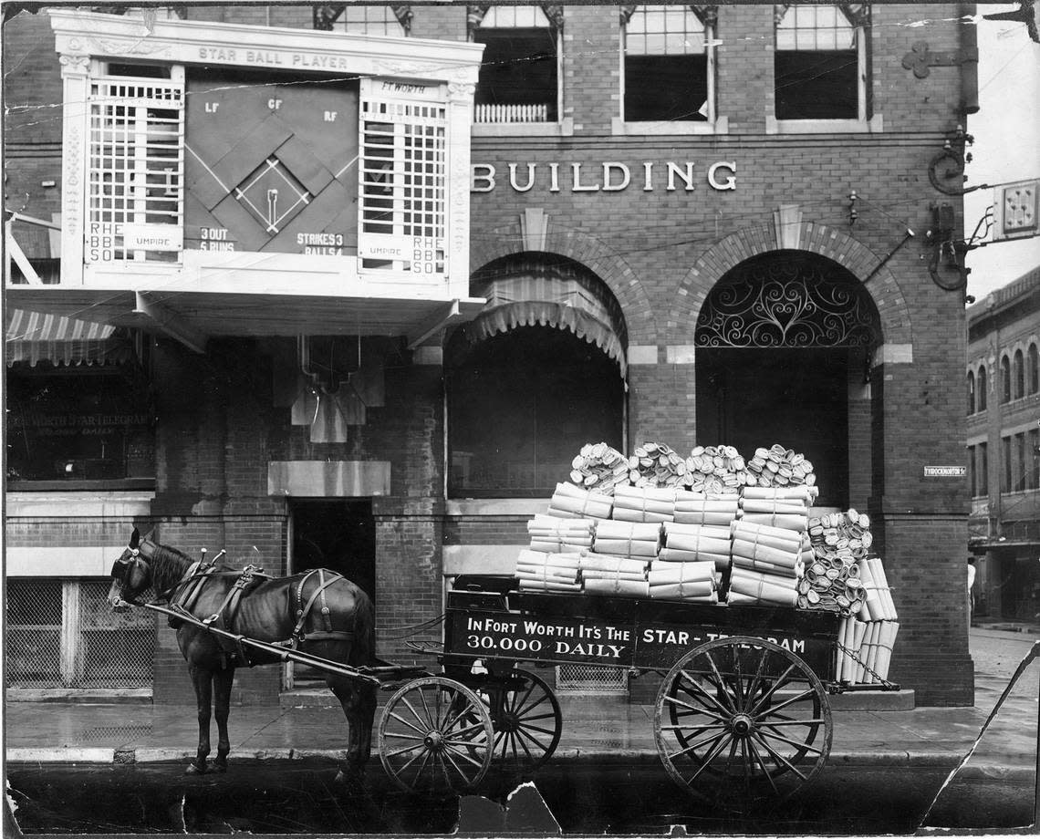 Horse-drawn delivery wagon of Fort Worth Star-Telegram newspapers in front of newspaper’s office, building on Throckmorton St., ca. 1910; circulation 30,000; Cats baseball scoreboard hangs from building
