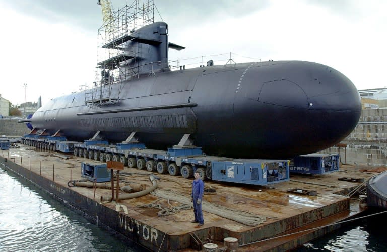 Le sous-marin Scorpène, un submersible à propulsion conventionnelle destiné à l'interception des sous-marins et des navires de surface construit par DCN à Cherbourg, le 21 octobre 2003 à Cherbourg (MYCHELE DANIAU)