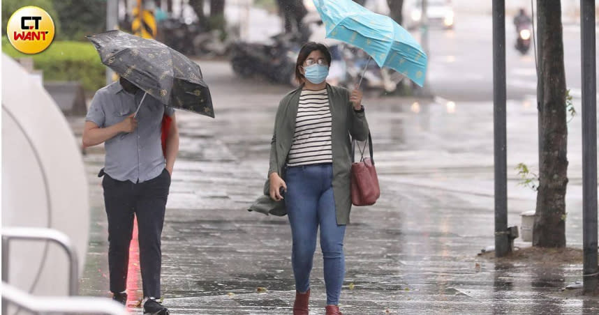 中央氣象局針對7縣市發布大雨特報。（示意圖／趙文彬攝影）