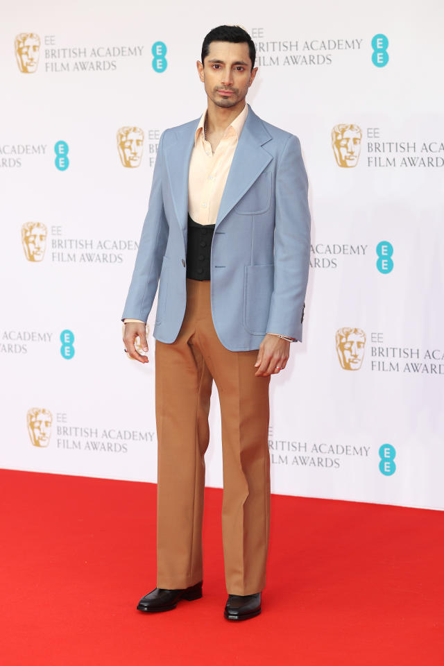 Millie-Bobby-Brown-Bafta-Awards-2022-Red-Carpet-Fashion-Louis-Vuitton-Tom-Lorenzo-Site  (2) - Tom + Lorenzo