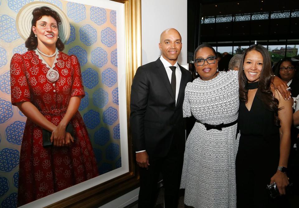 jungmiwha bullock, oprah winfrey, and kadir nelson smiling for a photo next to a painting of henrietta lacks