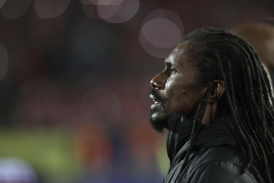 El entrenador de la selección nacional senegalesa, Aliou Cissé, de 46 años, durante un partido de las eliminatorias el Mundial de Qatar 2022. (Foto: Adam Haneen/Anadolu Agency vía Getty Images)