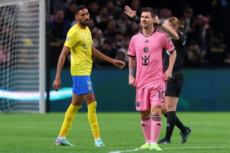 Lionel Messi ingresó en el final del amistoso con Al Nassr. (Photo by Fayez NURELDINE / AFP)