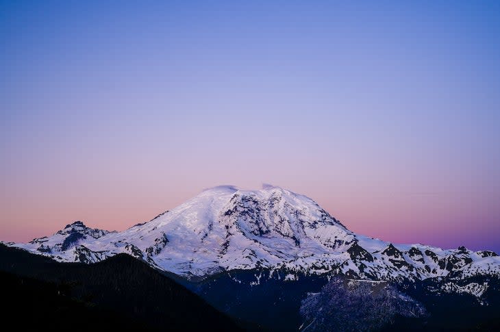 alpenglow on mt rainier