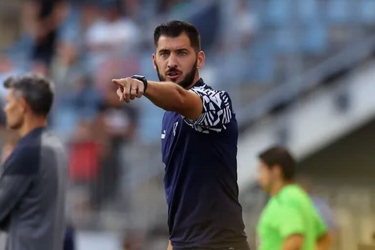 Nicolás Sánchez, asistente de Fernando Ortiz, el entrenador de Rayados de Monterrey, fue uno de los participantes de la discusión