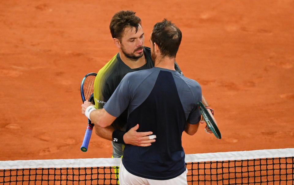 Murray and Wawrinka embrace