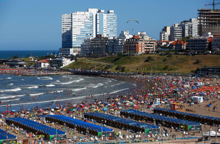 Para la segunda quincena, las reservas alcanzan al 90% en Mar del Plata y podrían subir hasta la ocupación plena