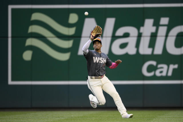 Riley homers twice, Braves win 14th straight, 8-2 over Nats