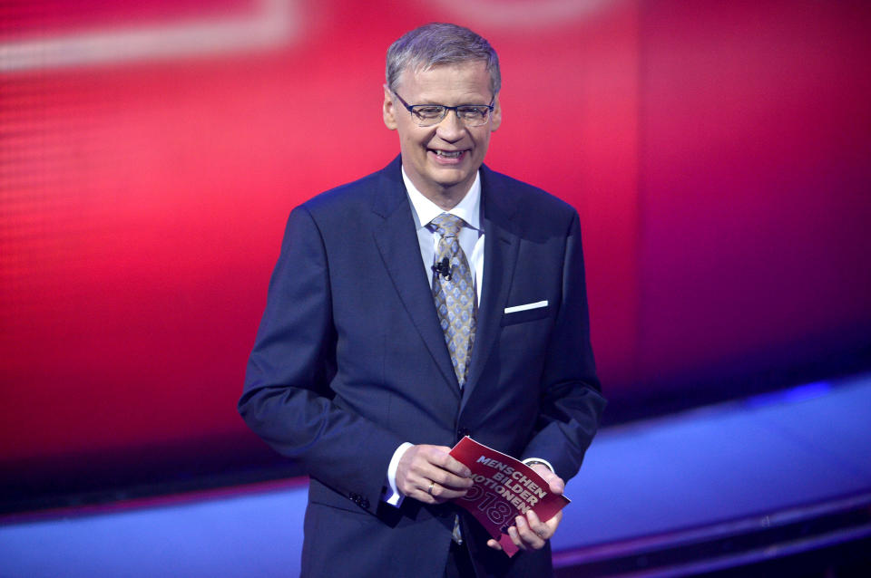 COLOGNE, GERMANY - DECEMBER 02:  Günther Jauch is seen on stage during the tv show '2018! Menschen, Bilder, Emotionen' on December 3, 2017 in Cologne, Germany.  (Photo by Michael Gottschalk/Getty Images)