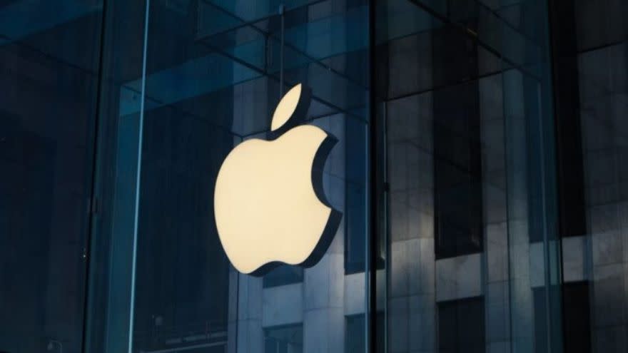 Acusan a Apple de monopolio por suma millonaria