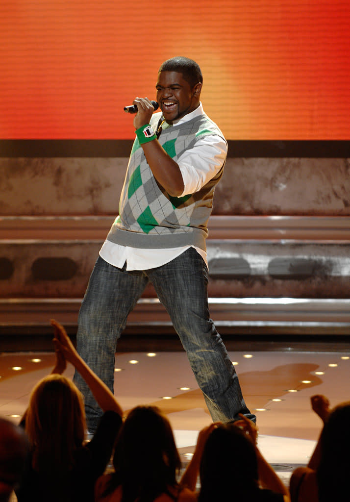 Chikezie performs as one of the top 12 on the 7th season of American Idol.