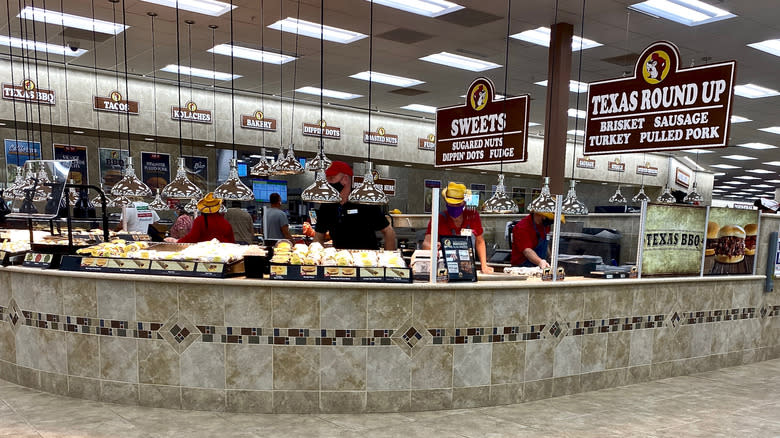 Buc-ee's store food