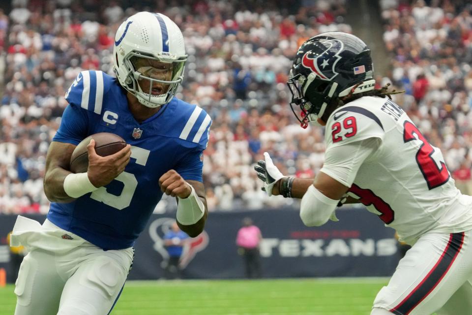 Houston Texans safety M.J. Stewart (29) tries to tackle Indianapolis Colts quarterback Anthony Richardson (5) as he rushes in a touchdown Sunday, Sept. 17, 2023, during a game against the Houston Texans at NRG Stadium in Houston