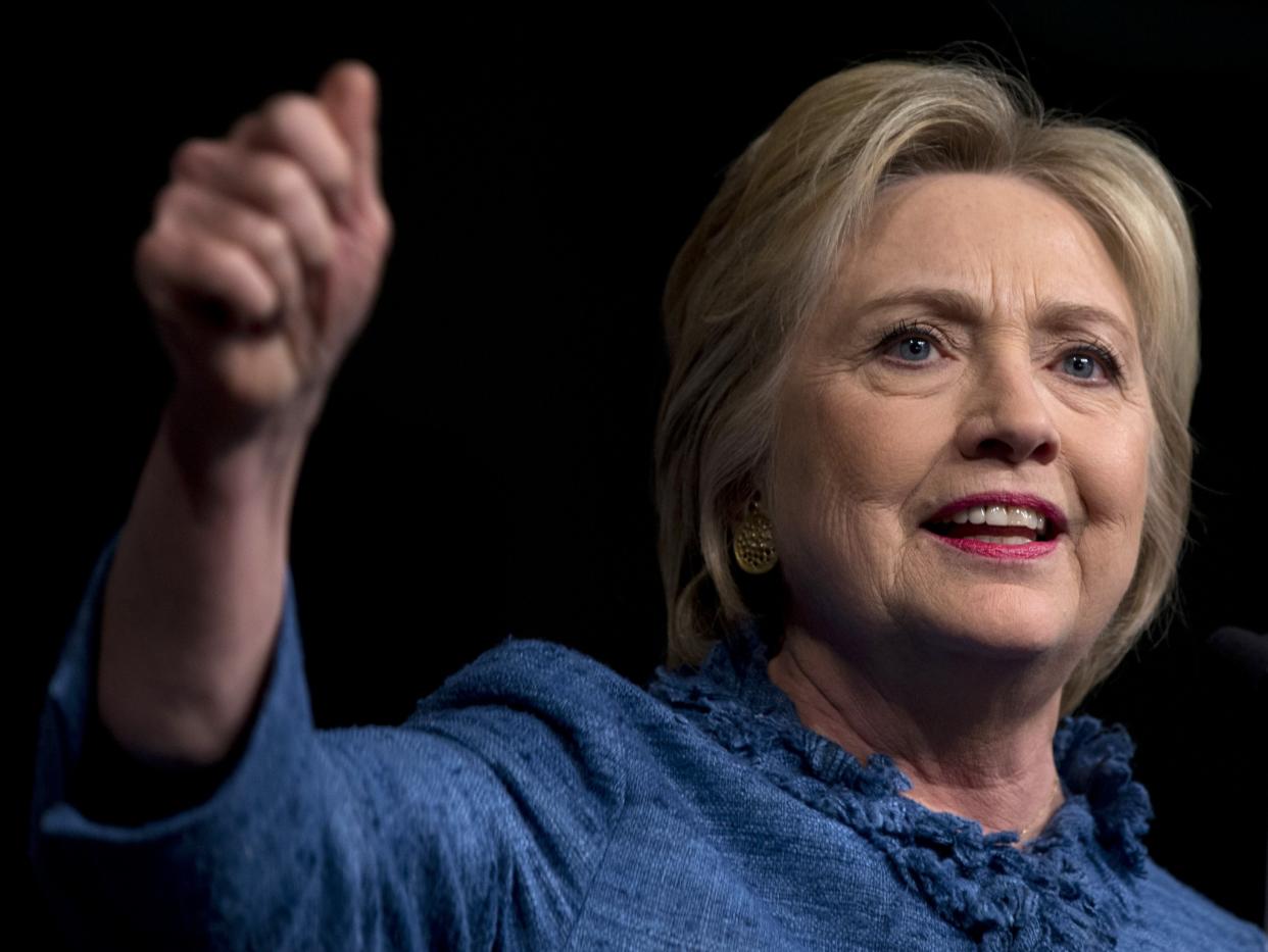 Hillary Clinton hatte ihren Neffen Tyler auch beim Wahlkampf im Gepäck. (Bild: AP Images)