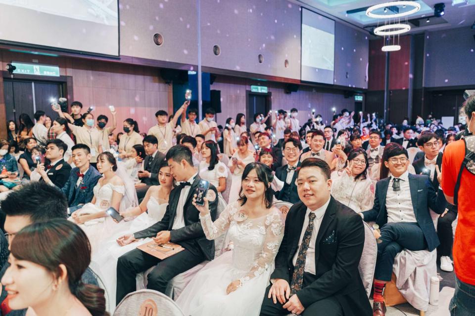 只要上班日到各公所辦理結婚登記時告知承辦人員，就會將結婚登記日登記成民眾希望的日期。圖：民政局提供