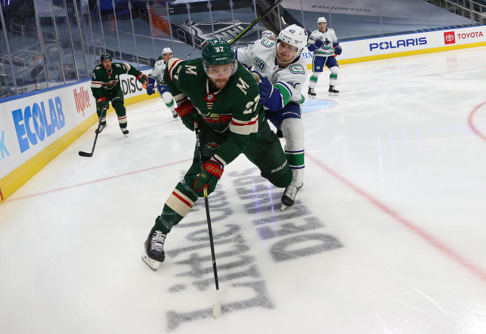 EDMONTON, ALBERTA - AUGUST 07: Alex Galchenyuk #27 of the Minnesota Wild and Elias Pettersson #40 of the Vancouver Canucks skate in the corner in the first period of Game Four of the Western Conference Qualification Round at Rogers Place on August 07, 2020 in Edmonton, Alberta. (Photo by Dave Sandford/NHLI via Getty Images)