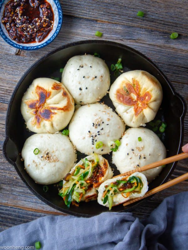 <p><strong>Get the recipe here: <a href="https://woonheng.com/pan-fried-steamed-buns/" rel="nofollow noopener" target="_blank" data-ylk="slk:Pan-fried Steamed Bun or Sheng Jian Bao;elm:context_link;itc:0;sec:content-canvas" class="link ">Pan-fried Steamed Bun or Sheng Jian Bao</a></strong></p>