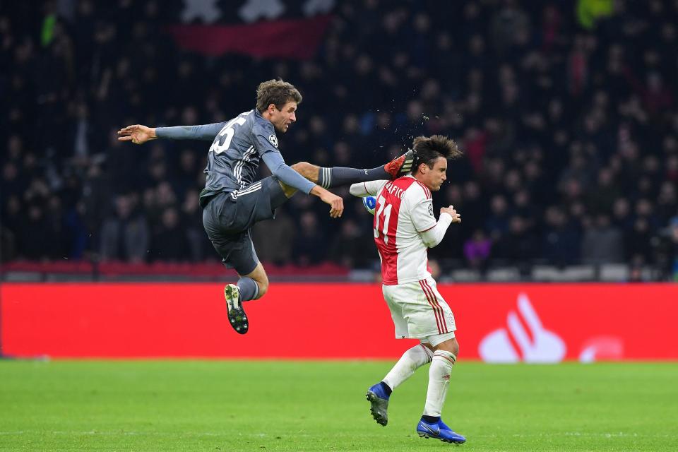 Thomas Müller sah für diesen Tritt die Rote Karte. (Bild: Getty Images)