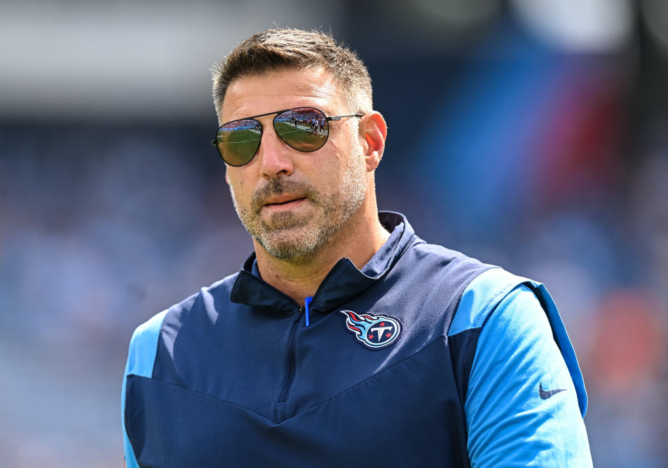 NASHVILLE, TN - SEPTEMBER 25: Tennessee Titans head coach Mike Vrabel watches warmups before the game between the Tennessee Titans and the Las Vegas Raiders on September 25, 2022, at Nissan Stadium in Nashville, TN. (Photo by Bryan Lynn/Icon Sportswire via Getty Images)