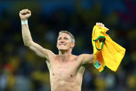 <p>Bastian Schweinsteiger bedankt sich bei den deutschen Fans.<br>(Bild: Getty Images) </p>