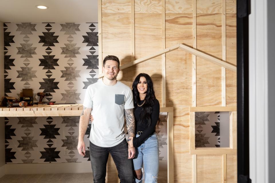 Chelsea Houska, Cole DeBoer, HGTV's Farmhouse Fabulous