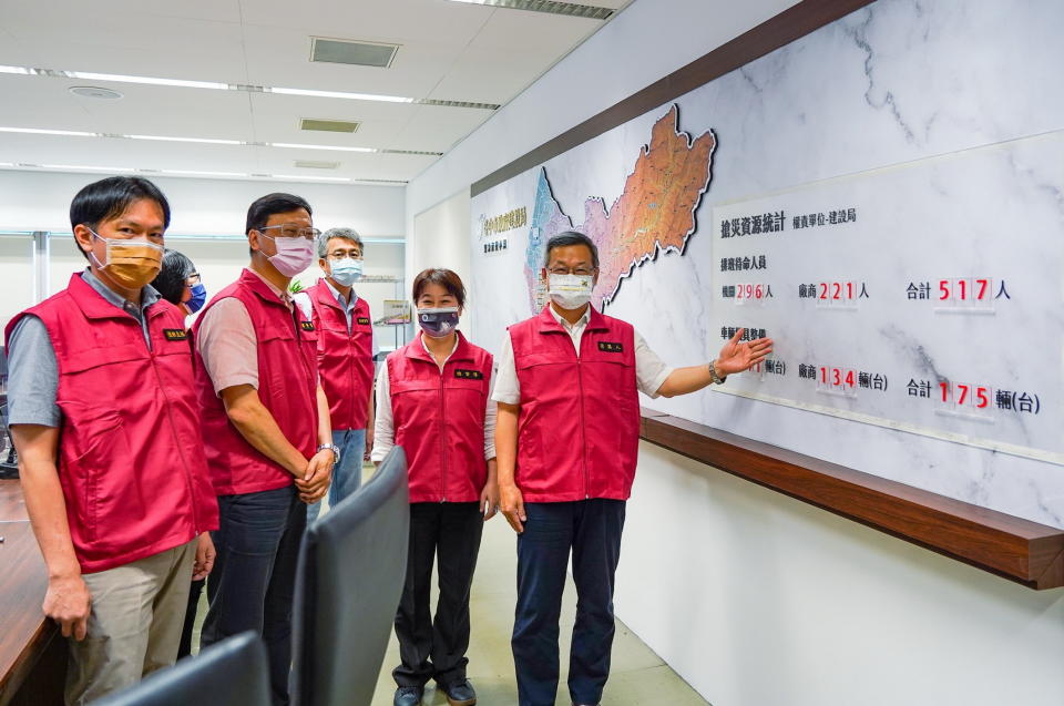 台中市建設局為防範今年首波梅雨鋒面帶來的災情，開設緊急災害應變小組，加強戒備。（記者陳金龍攝）