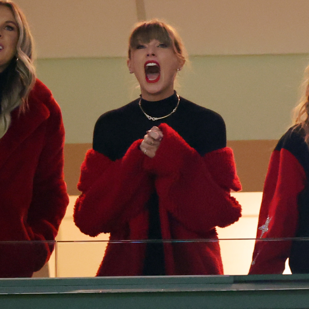  Lyndsay Bell, Taylor Swift and Brittany Mahomes react in a suite during the game between the Kansas City Chiefs and the Green Bay Packers at Lambeau Field on December 03, 2023 in Green Bay, Wisconsin. 