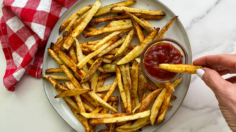plate of french fries