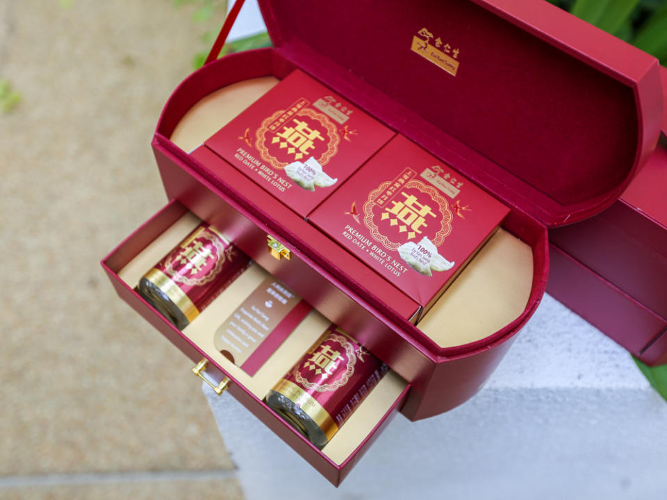 Eu Yan Sang - photo of mooncake box