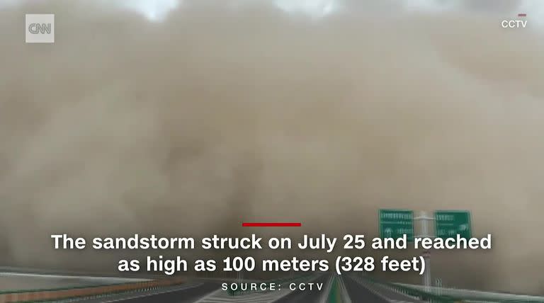 La tormenta generó un muro de 100 metros de altura en la ciudad de Dunhuang