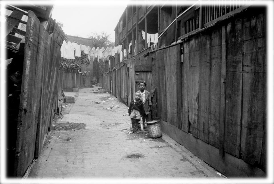 Two young boys in an alley in Washington DC photographed by the U.S. Resettlement Administration in 1935. (Photo: Circa Images/Glasshouse via ZUMA Wire; digitally enhanced by Yahoo News)