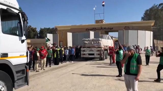 Egypt's border crossing opens to let aid into Gaza