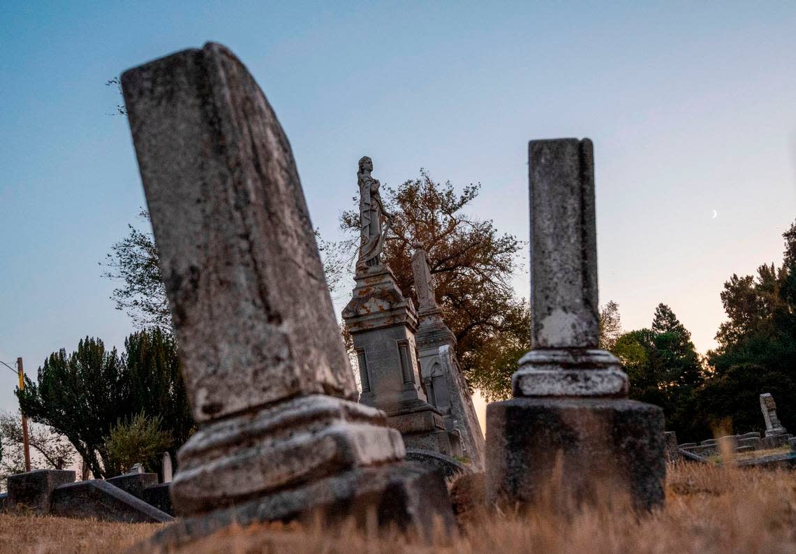 Headstones that date back to mid-19th century stand among large, statue monuments in 2023 at Sacramento’s Old City Cemetery. Lezlie Sterling/lsterling@sacbee.com